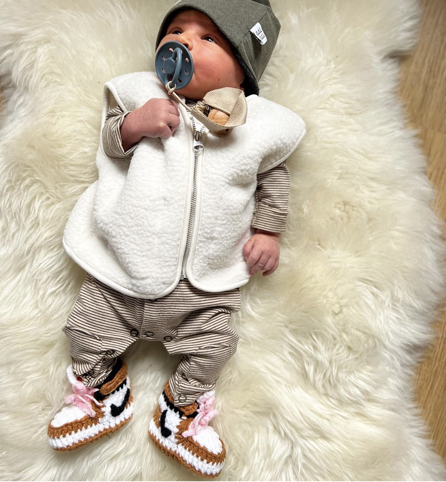 Baby Crochet Sneakers - AJ1 Travis Scott - Baby Sneakers Shop - unisex baby crochet shoes